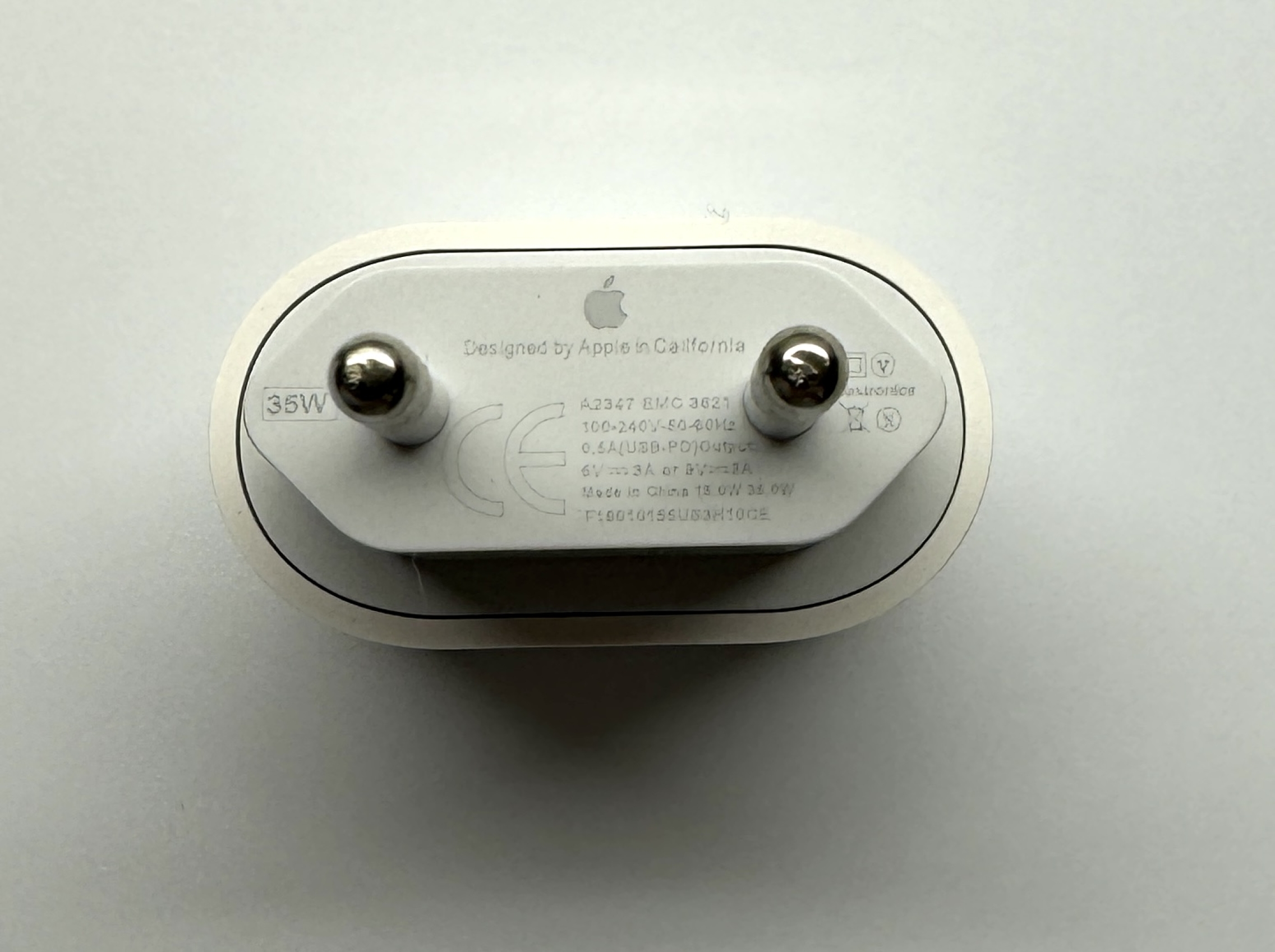 Apple iPhone 15 Pro Max 35W Ladegerät MHJJ83ZM/A + 1m USB‑C auf USB-C MQKJ3ZM/A Ladekabel